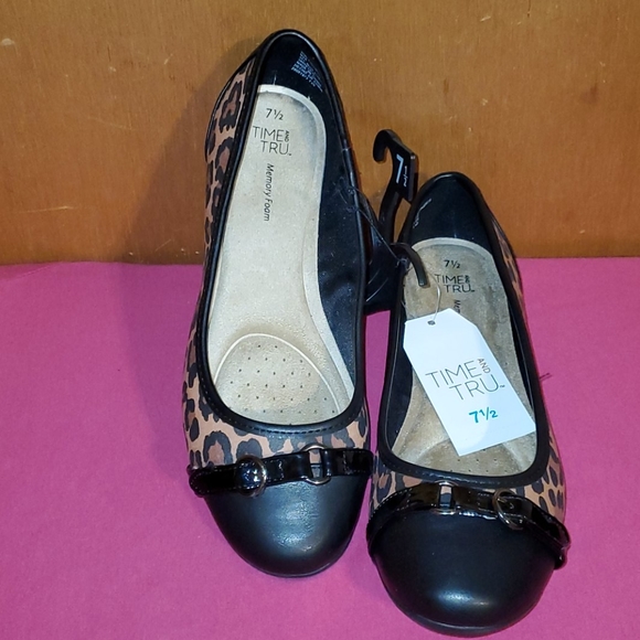 Womens Animal Print Flats With Memory Foam - Picture 2 of 6